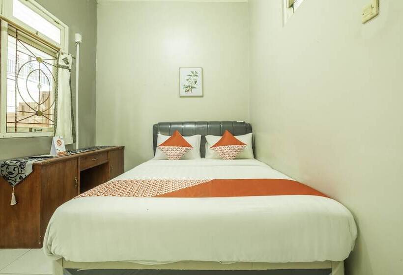 בית מלון כפרי Oyo 2227 Raka Residence Syariah