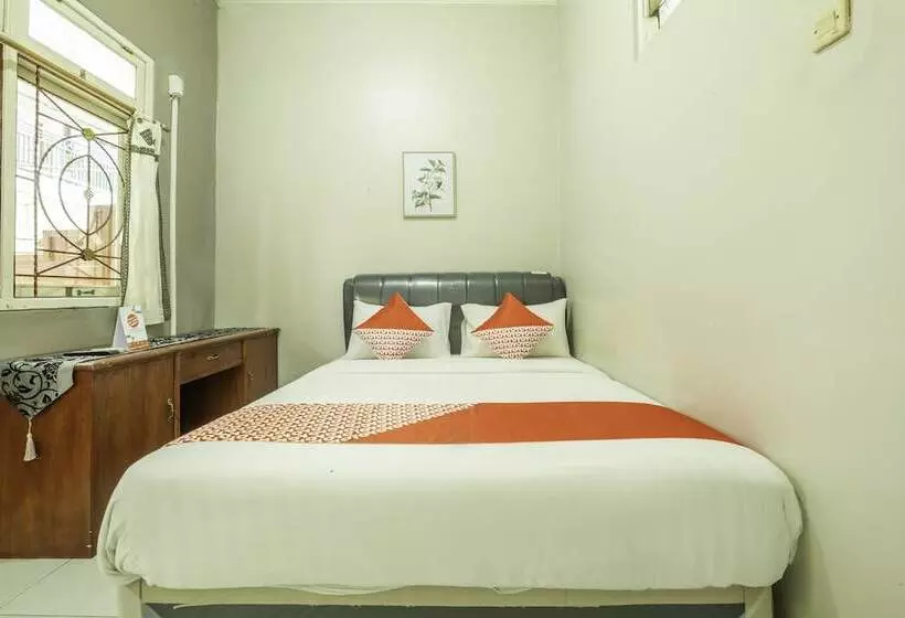 ホテル Oyo 2227 Raka Residence Syariah