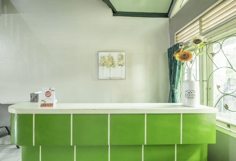 בית מלון כפרי Oyo 2227 Raka Residence Syariah