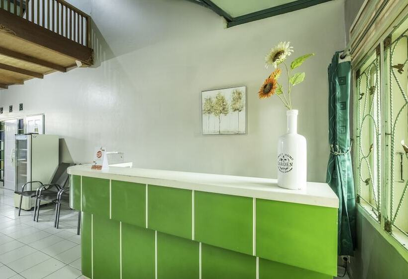 בית מלון כפרי Oyo 2227 Raka Residence Syariah