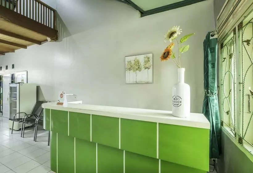 ホテル Oyo 2227 Raka Residence Syariah