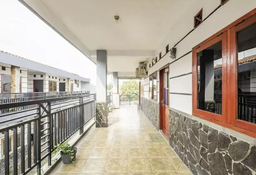 ホテル Oyo 2227 Raka Residence Syariah
