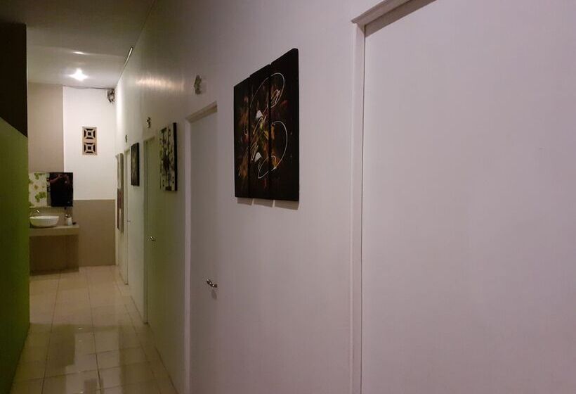 酒店 Spot On 2332 D Green Rest & Spa   Hostel