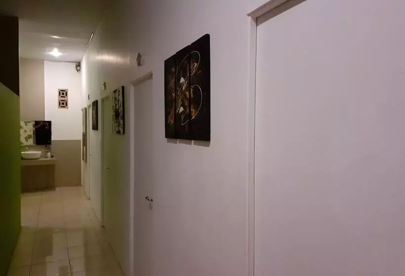 ホテル Spot On 2332 D Green Rest & Spa   Hostel