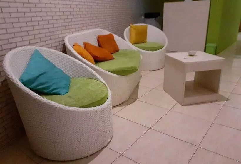 ホテル Spot On 2332 D Green Rest & Spa   Hostel