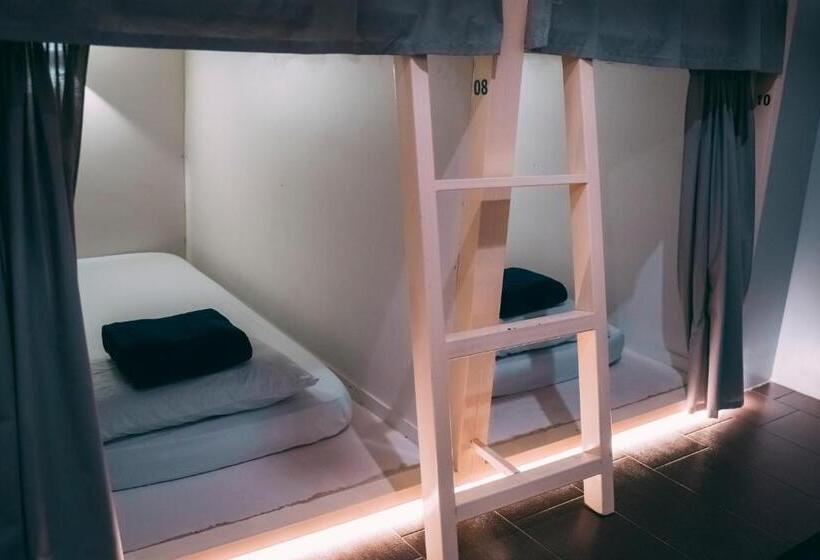 Bed Attitude Hostel Cenang