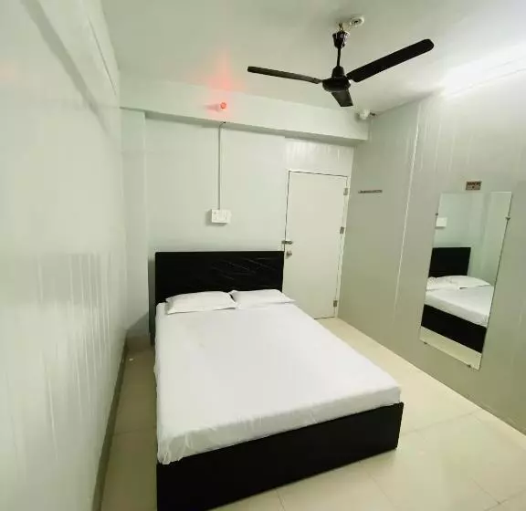 هتل Homestay Ac Dormitory