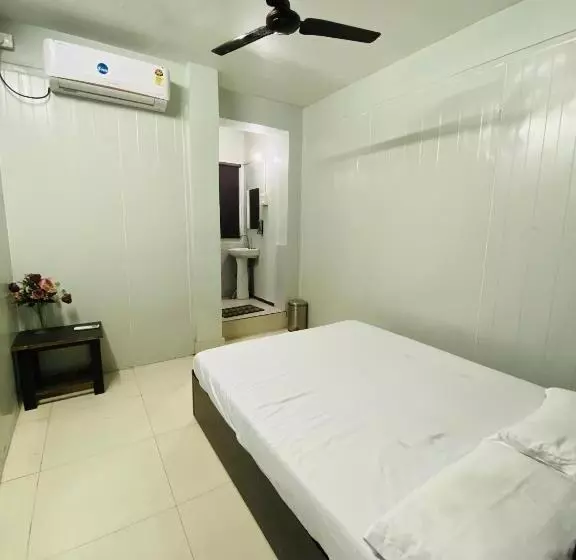 هتل Homestay Ac Dormitory