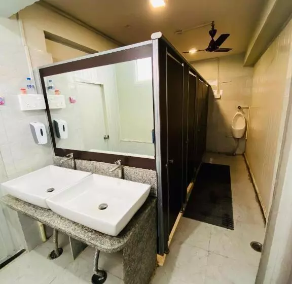 هتل Homestay Ac Dormitory