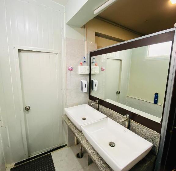 هتل Homestay Ac Dormitory