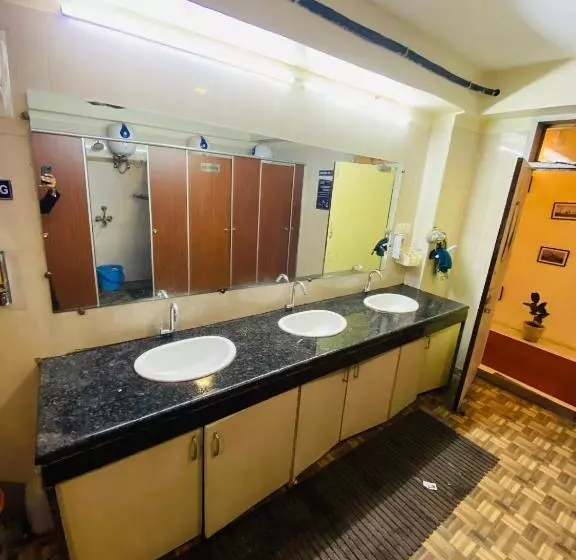 هتل Homestay Ac Dormitory