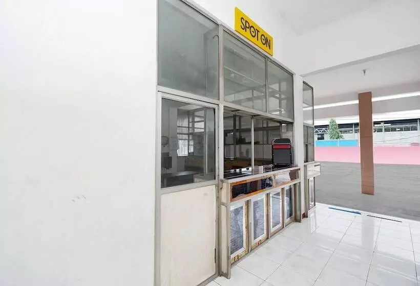 Spot On 2289 Hotel Saudara