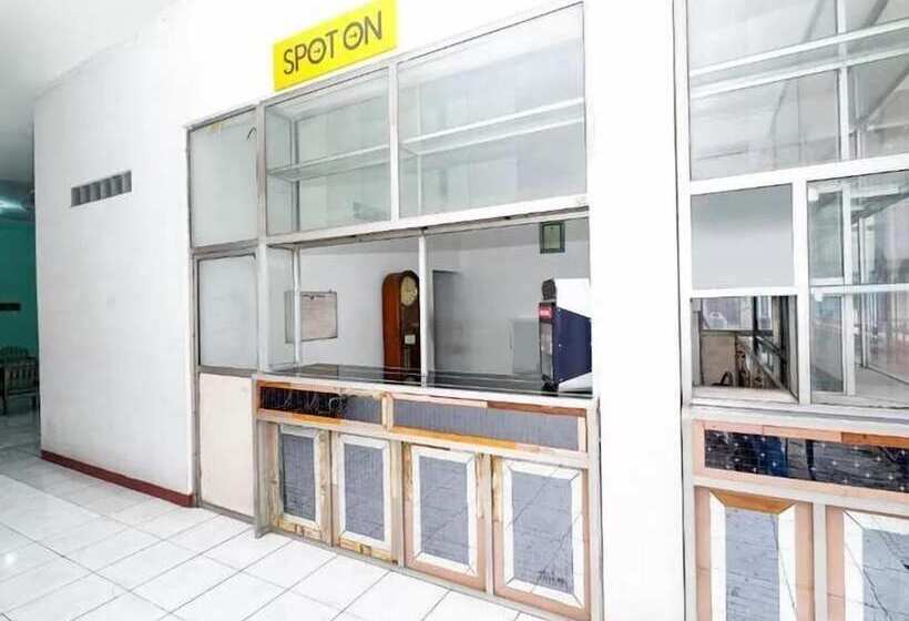 Spot On 2289 Hotel Saudara