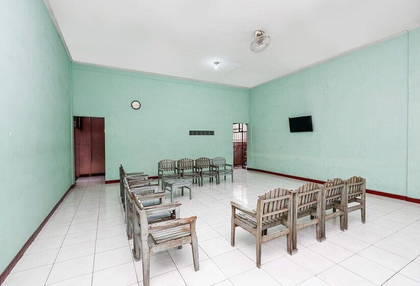 Spot On 2289 Hotel Saudara