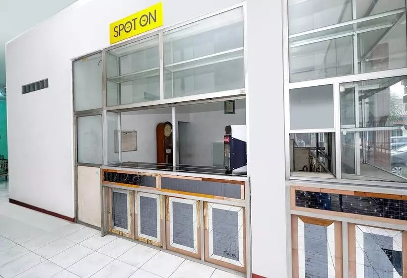 Spot On 2289 Hotel Saudara