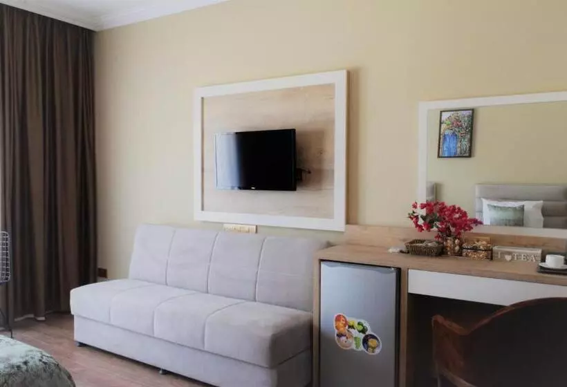 پانسیون Golden Palms Guest House & Cafe