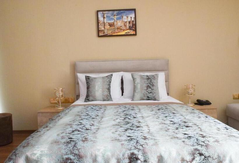 پانسیون Golden Palms Guest House & Cafe