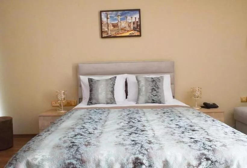 پانسیون Golden Palms Guest House & Cafe