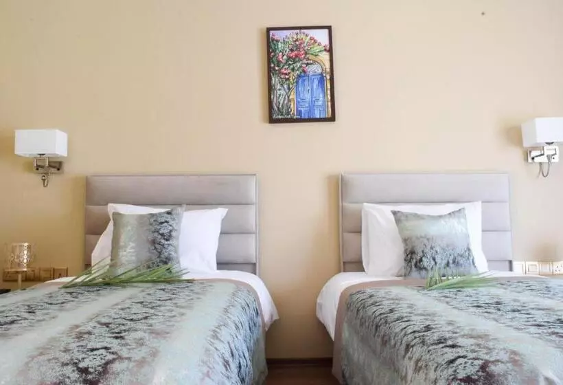 پانسیون Golden Palms Guest House & Cafe