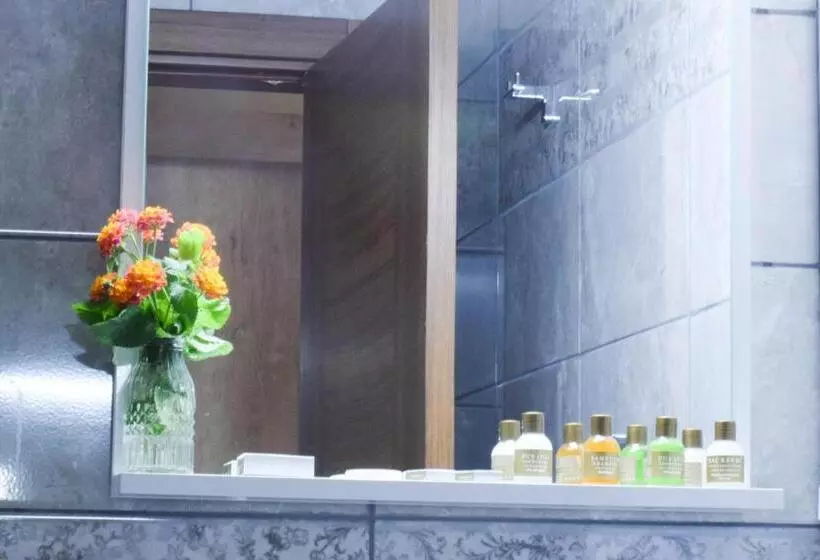 پانسیون Golden Palms Guest House & Cafe