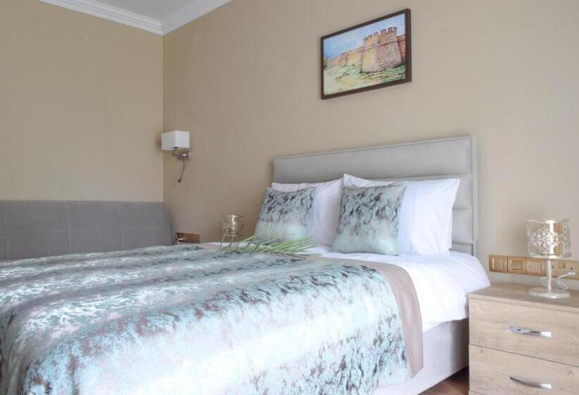 پانسیون Golden Palms Guest House & Cafe