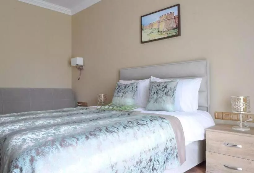 پانسیون Golden Palms Guest House & Cafe