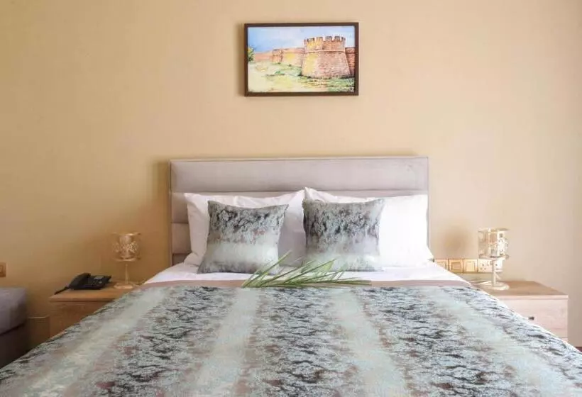 پانسیون Golden Palms Guest House & Cafe