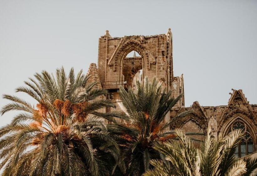 پانسیون Golden Palms Guest House & Cafe