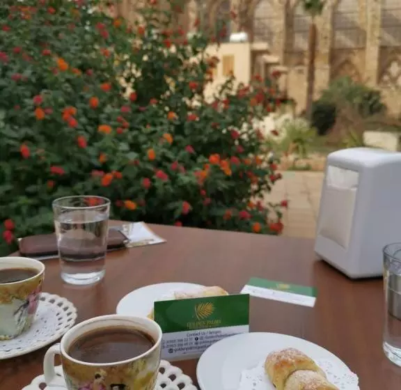 پانسیون Golden Palms Guest House & Cafe