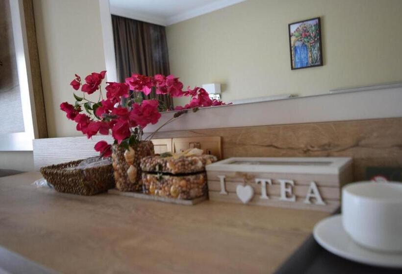 پانسیون Golden Palms Guest House & Cafe