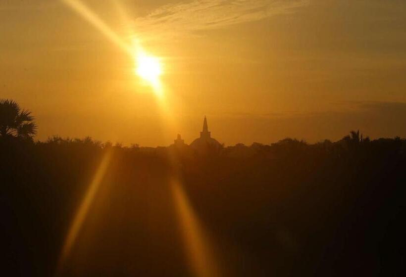 Отель Monaara Leisure   Anuradhapura