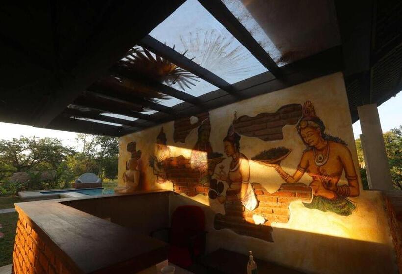 Отель Monaara Leisure   Anuradhapura