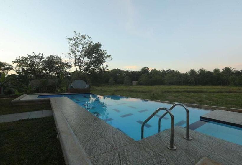 Отель Monaara Leisure   Anuradhapura