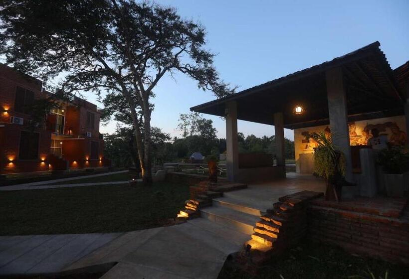 Отель Monaara Leisure   Anuradhapura