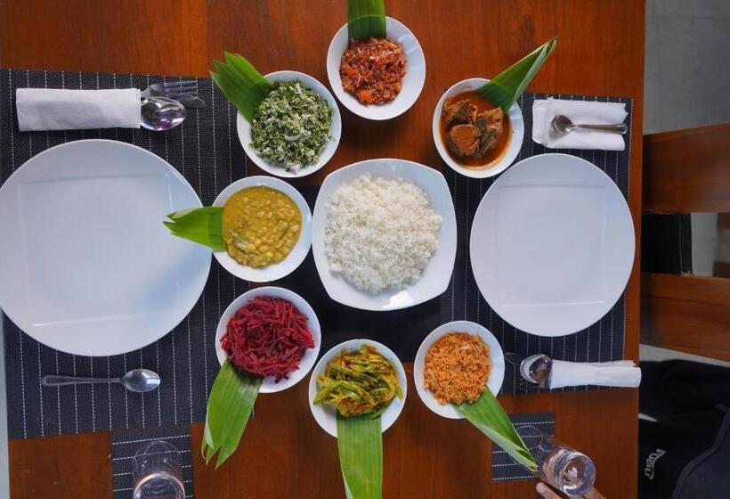 Отель Monaara Leisure   Anuradhapura