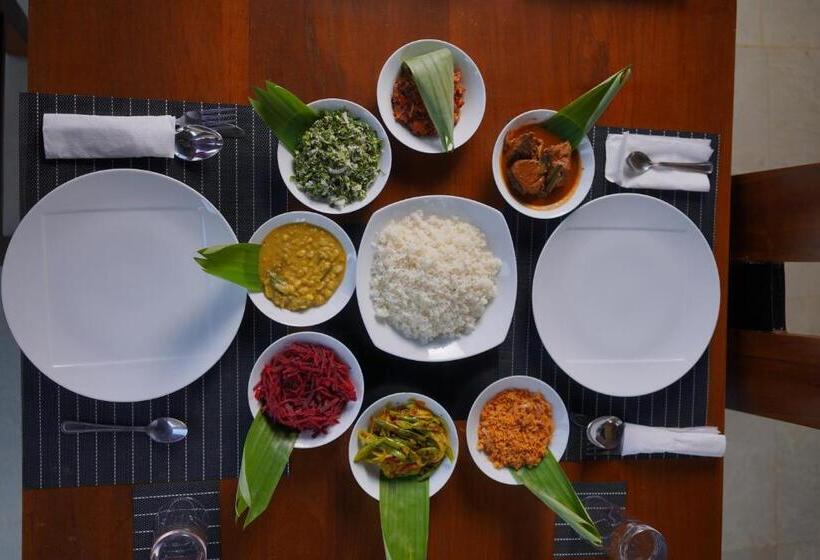 Отель Monaara Leisure   Anuradhapura