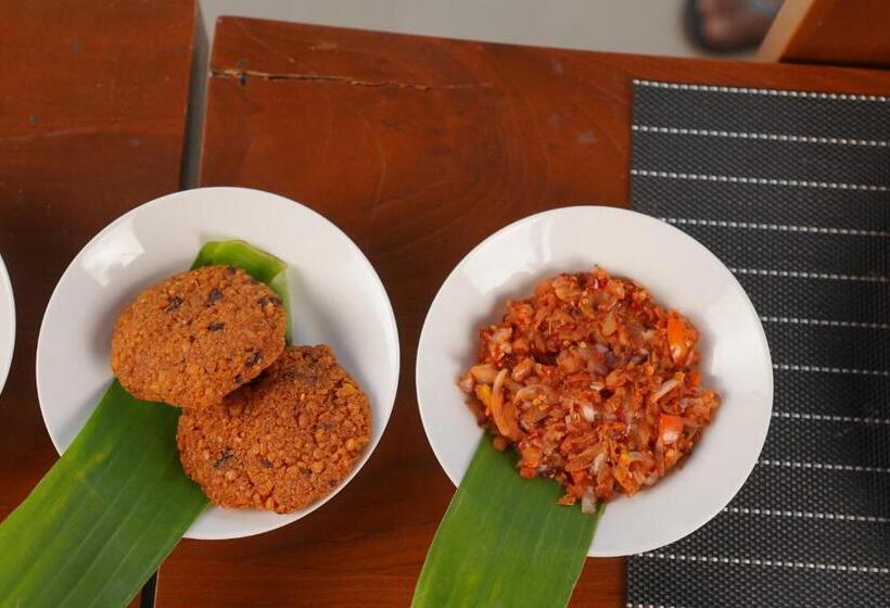 Отель Monaara Leisure   Anuradhapura