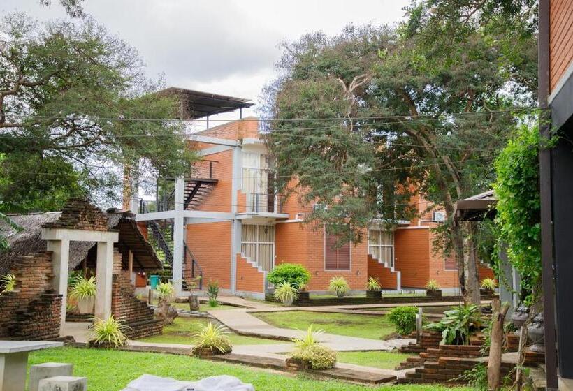 Отель Monaara Leisure   Anuradhapura