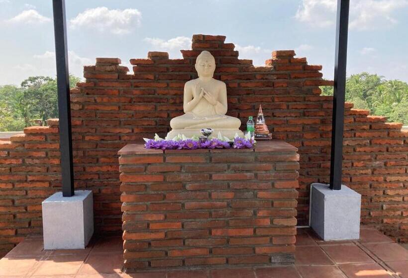 Отель Monaara Leisure   Anuradhapura