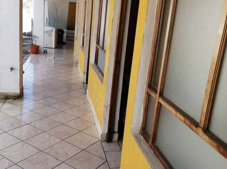 پانسیون Posada El Mesón Xela