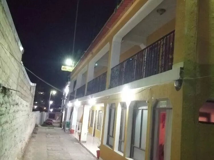 پانسیون Posada El Mesón Xela