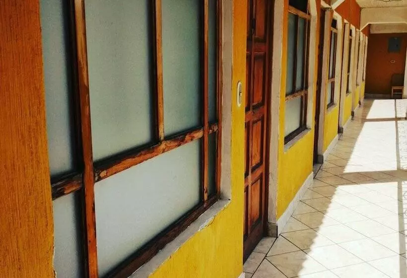 پانسیون Posada El Mesón Xela