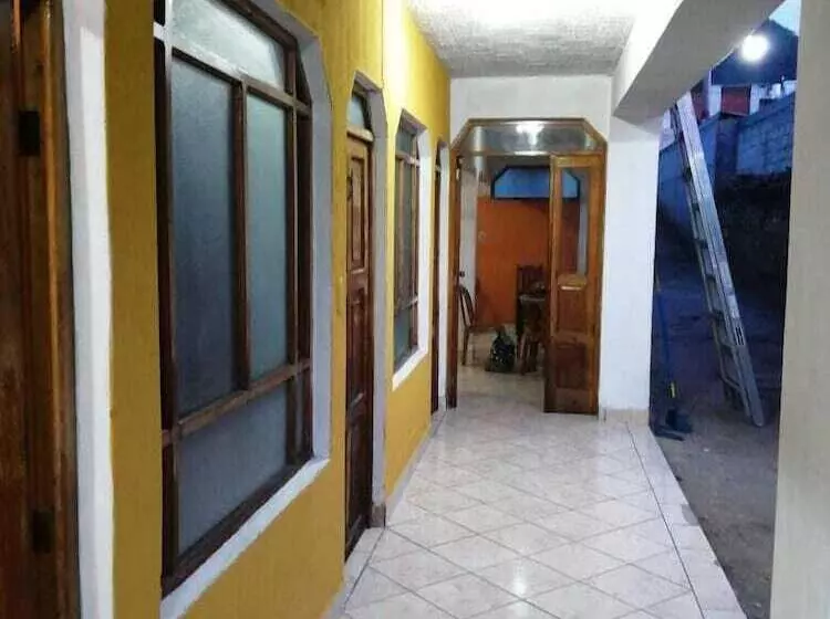 پانسیون Posada El Mesón Xela