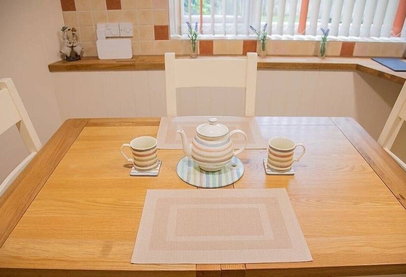 ベッドアンドブレックファースト The Annexe @ Elmbank   Adults Only