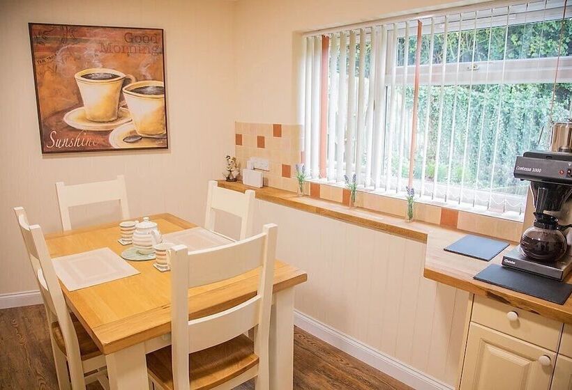 ベッドアンドブレックファースト The Annexe @ Elmbank   Adults Only