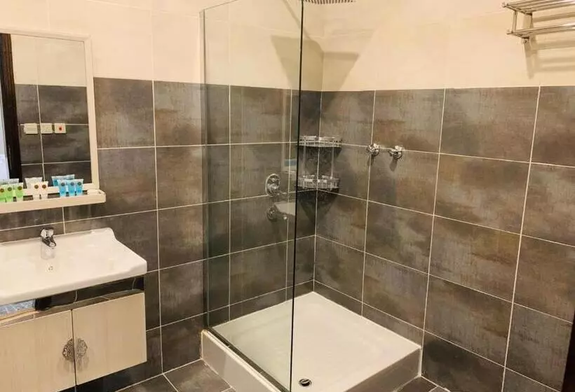 هتل Lova Suites