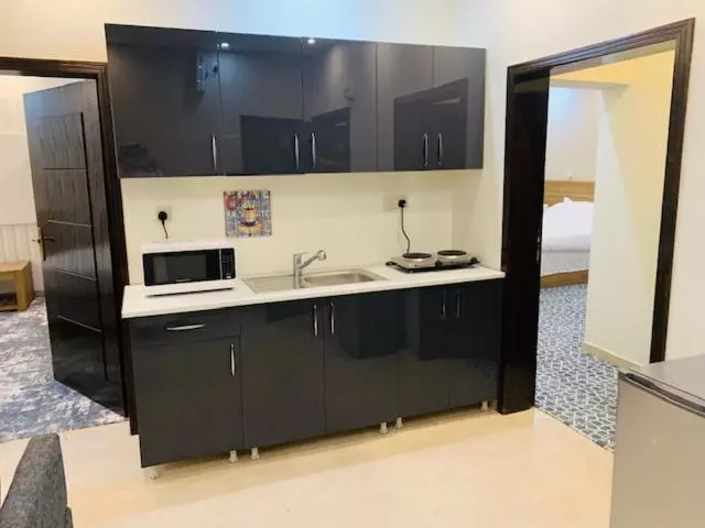 هتل Lova Suites