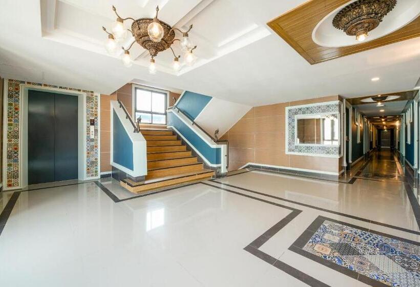 فندق Oyo 458 Nakorn Siam Boutique