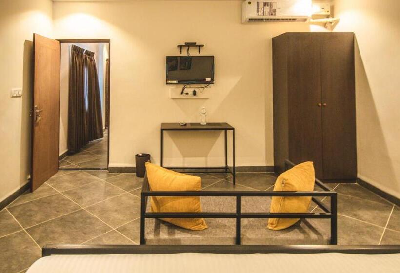 Отель Amber Rooms