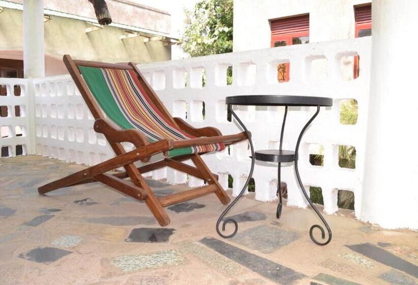 تختخواب و صبحانه Mondi Lodge Kisoro